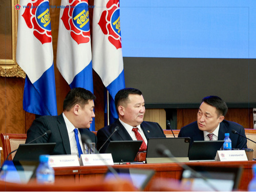 МАН-ын бүлгийн хуралд Ерөнхий сайд Л.Оюун-Эрдэнэ оролцож, хурлыг хаалттай горимд шилжүүллээ